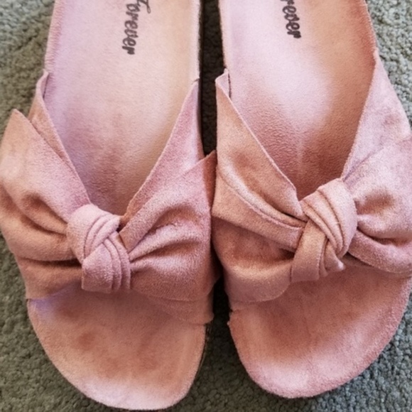 Forever Faux Suede Bow Accent Sandals Flats NIB - Picture 2 of 7